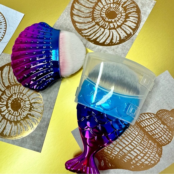 NEW Contour, foundation , blending mermaid 2pc. make up brush set. PRICE FIRM - Picture 8 of 15